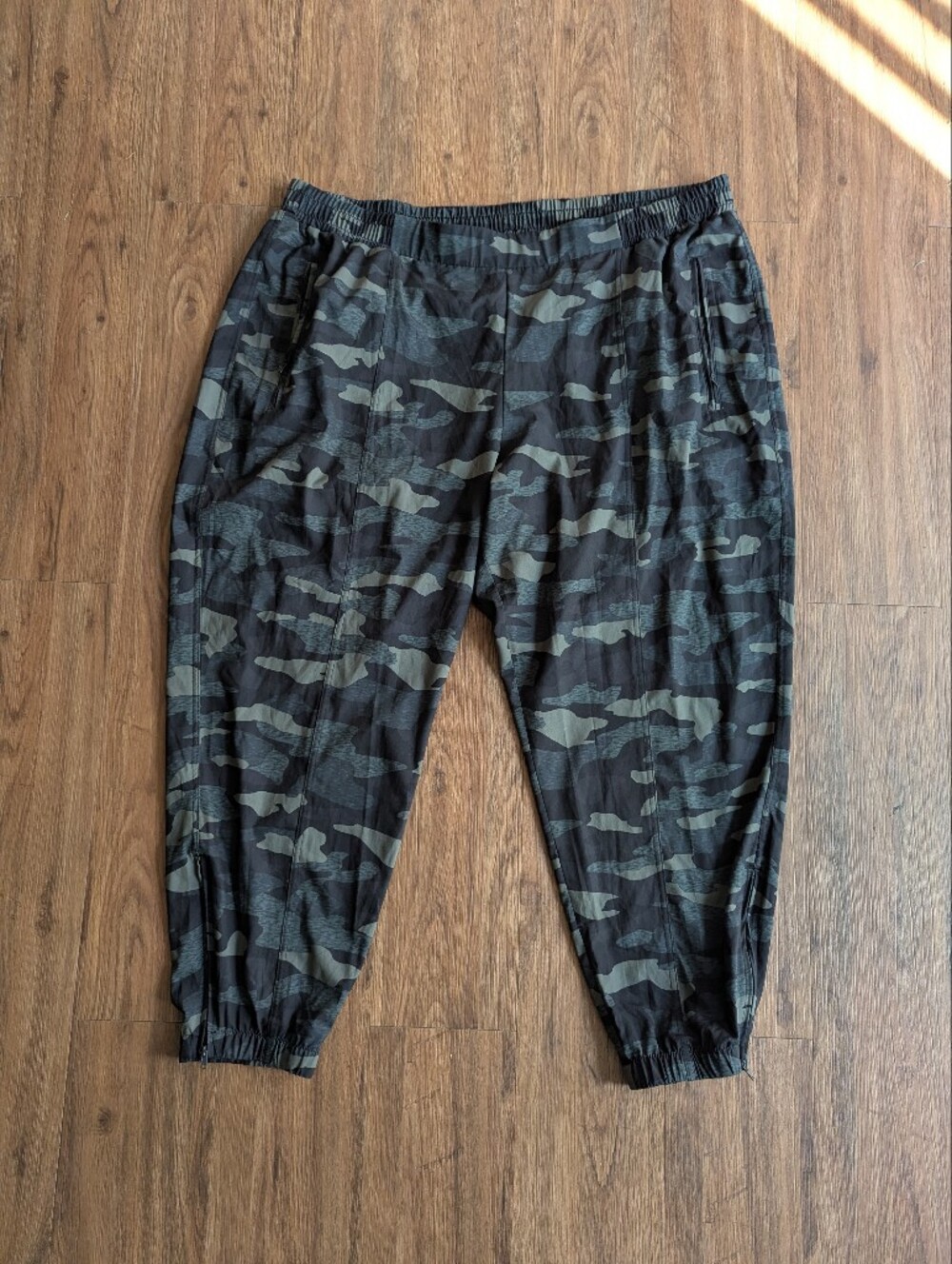 Old Navy Black and Olive Camo Women's Jogger Pants